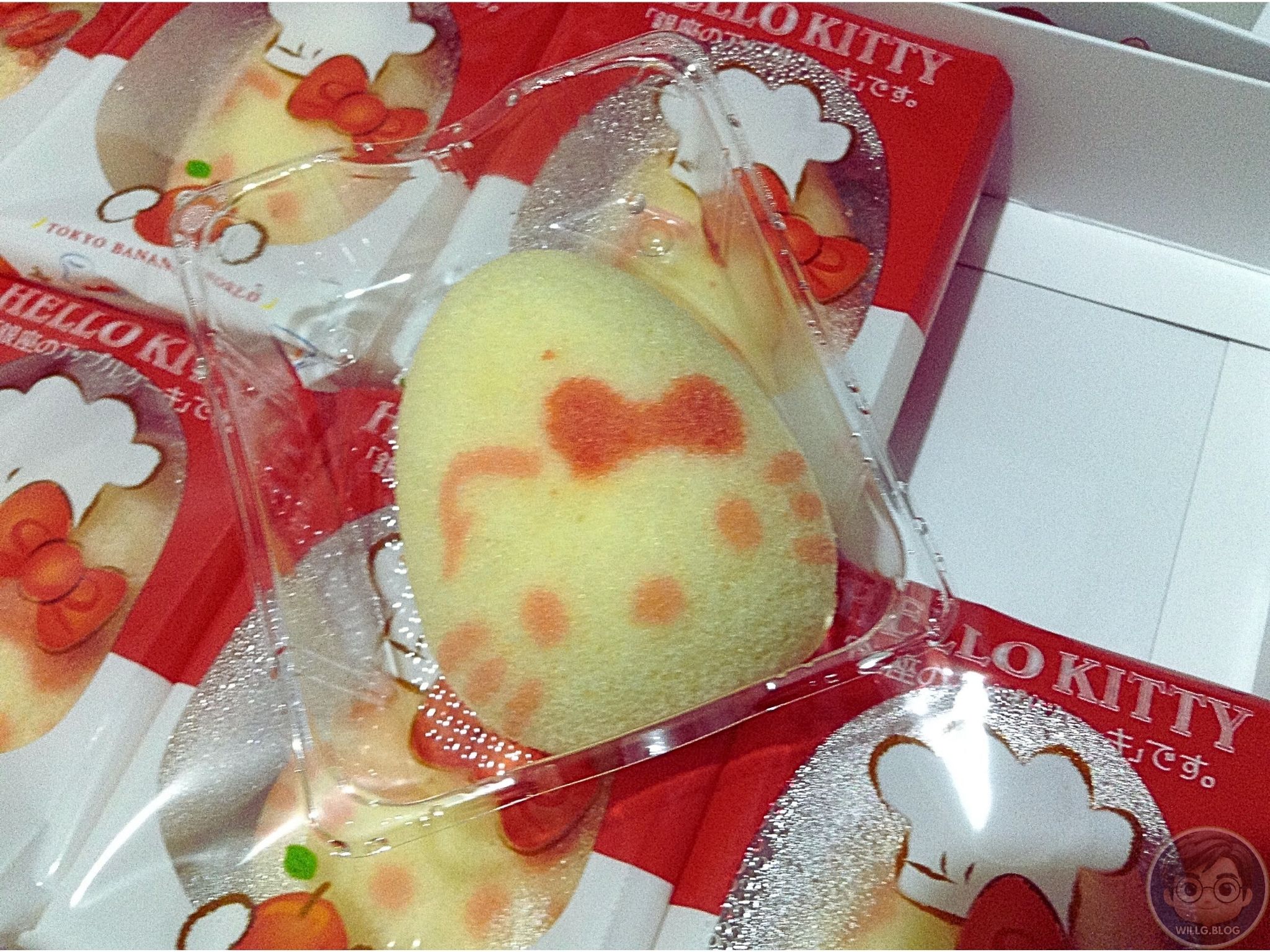 Unboxing: one tiny apple cake with maximum kawaii.