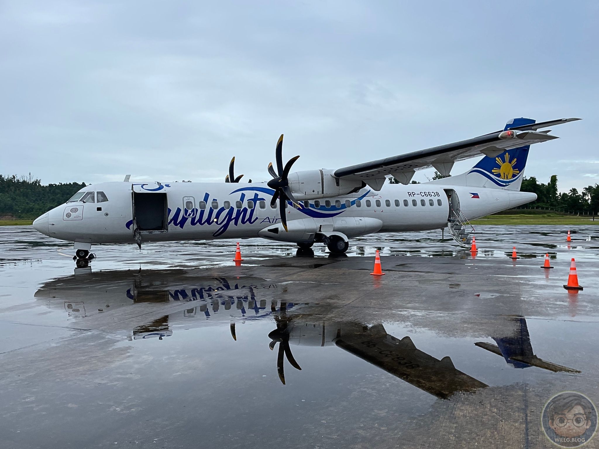 Rain makes even the ordinary feel like a scene.